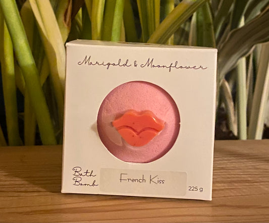 French kiss bath bomb